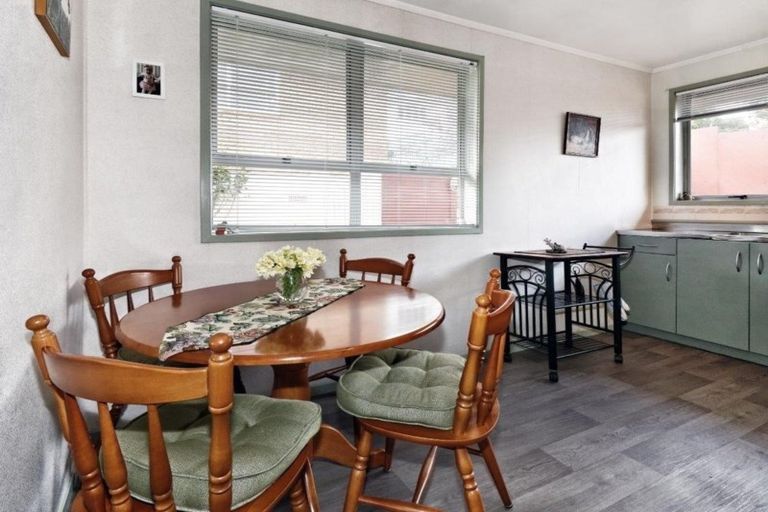 Photo of property in 3/2 Routley Drive, Glen Eden, Auckland, 0602