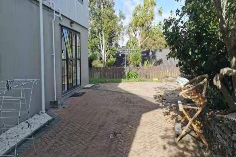 Photo of property in 7 Glen Vista Place, Bayview, Auckland, 0629