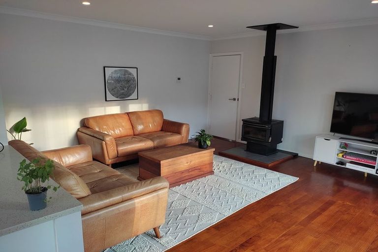 Photo of property in 28 Ocean View Road, Northcote, Auckland, 0627