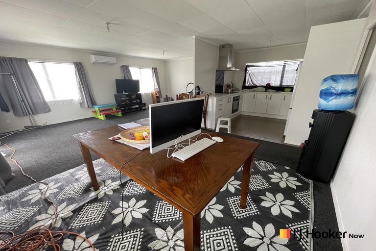 Photo of property in 2/5 Solveig Place, Randwick Park, Auckland, 2105