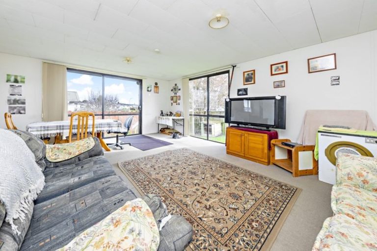 Photo of property in 2/2 Jack Farrell Place, Papakura, 2110