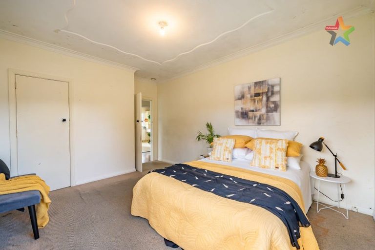 Photo of property in 127 Stokes Valley Road, Stokes Valley, Lower Hutt, 5019