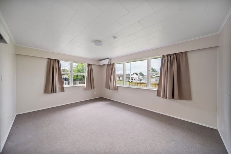 Photo of property in 130 Chichester Drive, Rosehill, Papakura, 2113