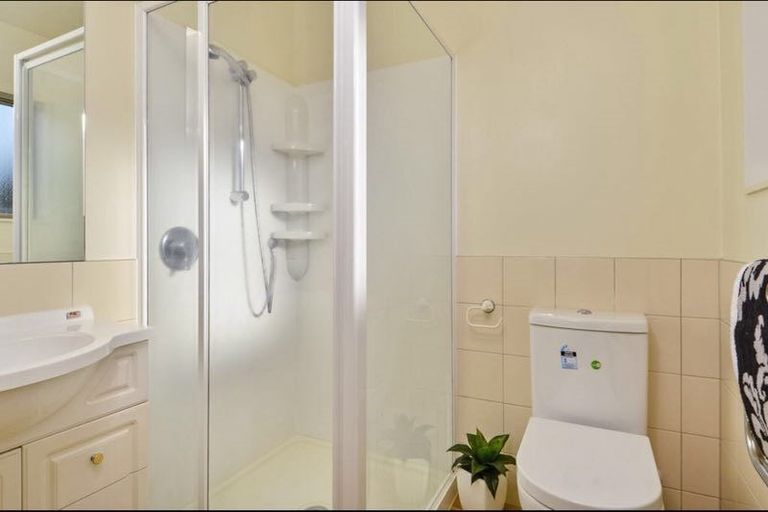 Photo of property in 14 Nimstedt Avenue, Oteha, Auckland, 0632