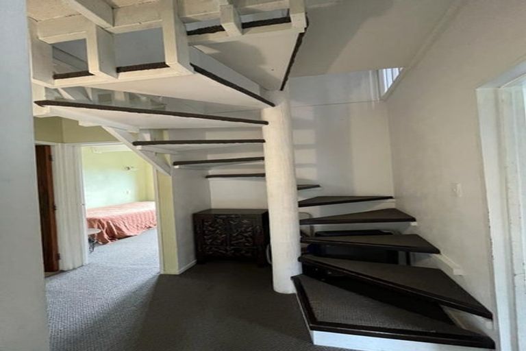 Photo of property in 34 Ellesmere Crescent, Pakuranga Heights, Auckland, 2010