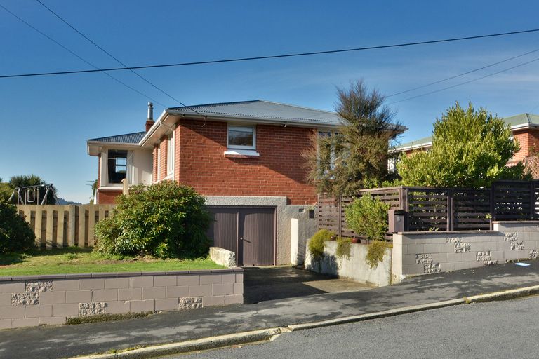 Photo of property in 10 Charters Street, Glenross, Dunedin, 9011