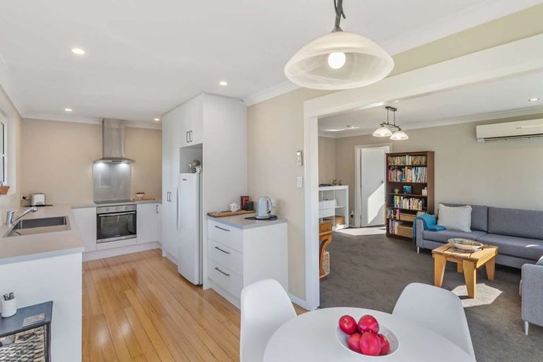 Photo of property in 16 Bateman Avenue, Bryndwr, Christchurch, 8053