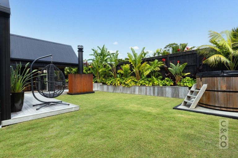 Photo of property in 1 Len Ireland Drive, Kumeu, 0810