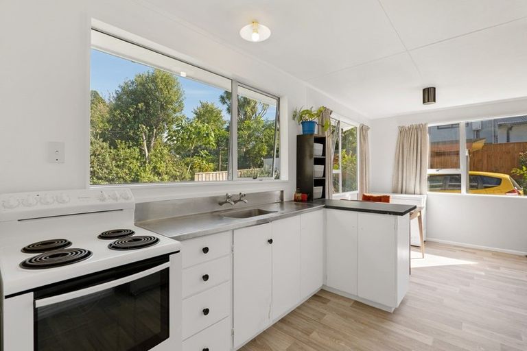 Photo of property in 4 Bromley Place, Westown, New Plymouth, 4310