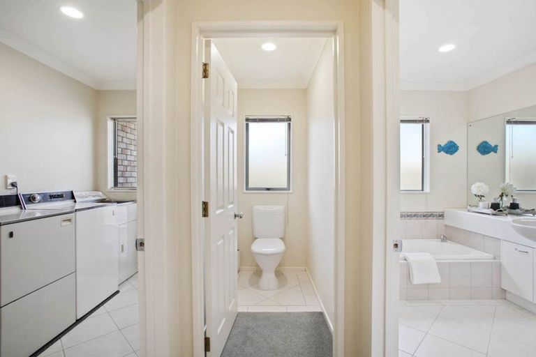 Photo of property in 11 Conacher Close, East Tamaki Heights, Auckland, 2016