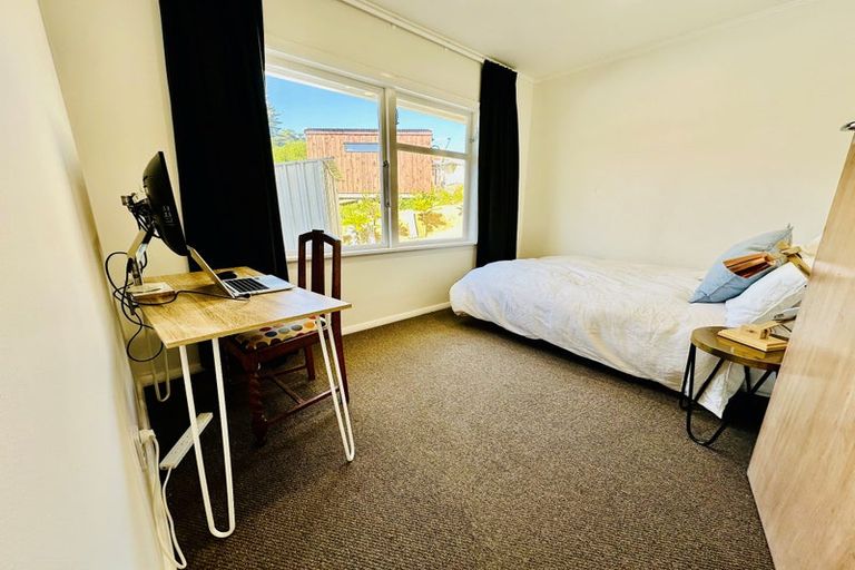 Photo of property in 4 Black Rock Road, Newlands, Wellington, 6037