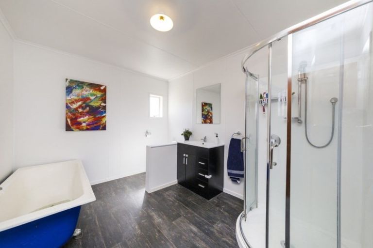 Photo of property in 16 King Street, Halcombe, Feilding, 4779