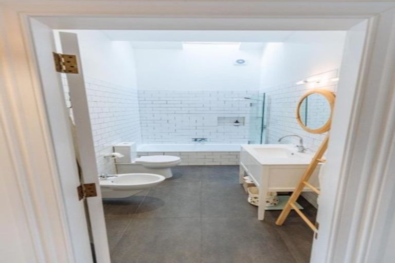 Photo of property in 26 Church Street, Devonport, Auckland, 0624