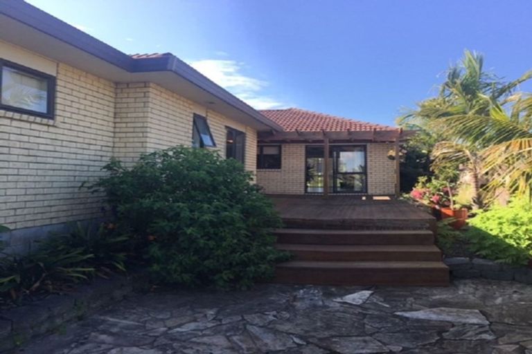 Photo of property in 37 Robin Brooke Drive, Flat Bush, Auckland, 2019