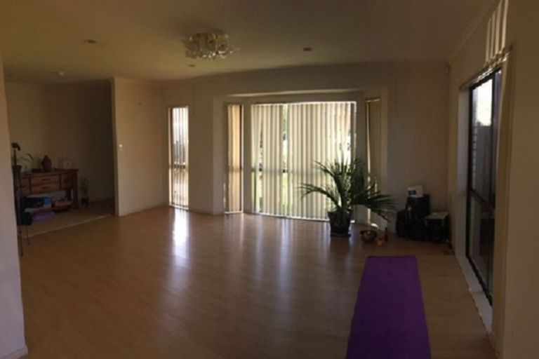 Photo of property in 37 Robin Brooke Drive, Flat Bush, Auckland, 2019