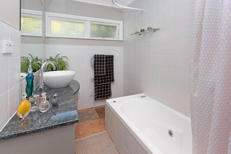 Photo of property in 29 Bert Wilson Place, Cockle Bay, Auckland, 2014