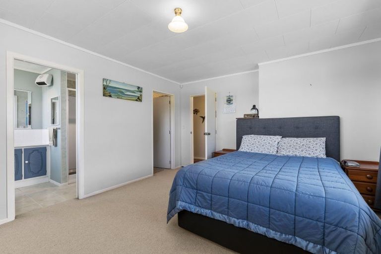 Photo of property in 8 La Salle Drive, Westown, New Plymouth, 4310