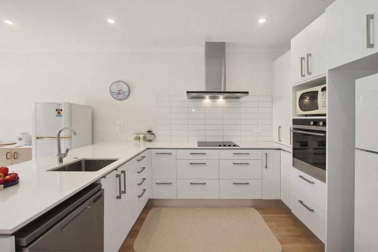 Photo of property in 7 Briddock Way, Swanson, Auckland, 0614