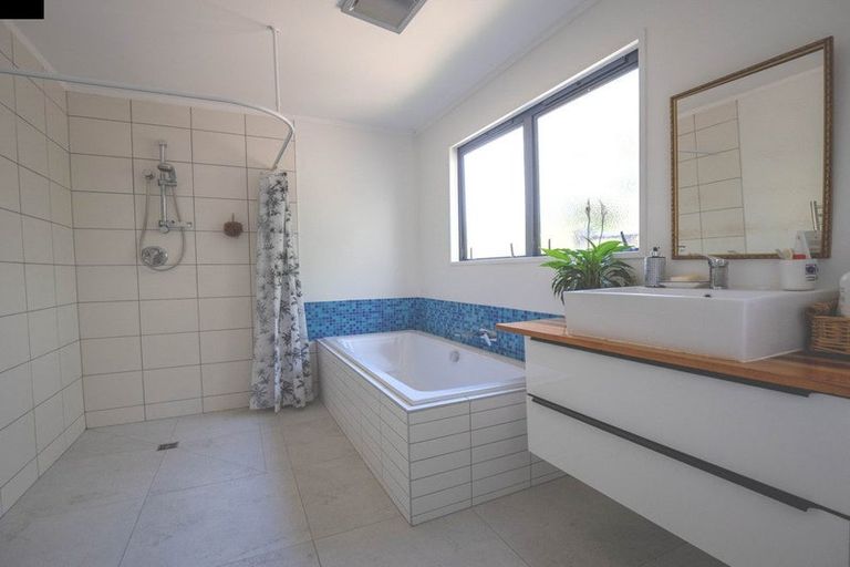 Photo of property in 32 Toetoe Road, Otaika, Whangarei, 0170