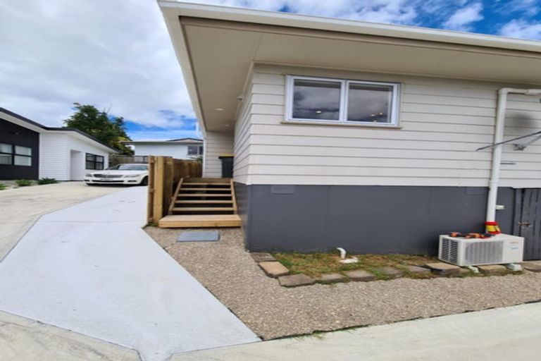 Photo of property in 18 Styca Place, Sunnyvale, Auckland, 0612