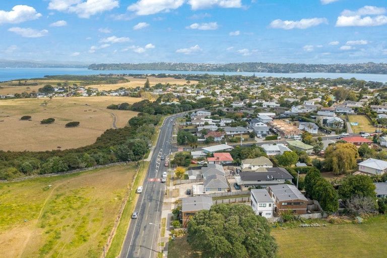 Photo of property in 2/141 Wallace Road, Mangere Bridge, Auckland, 2022