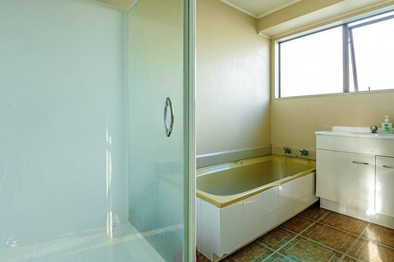 Photo of property in 9 Colonial Place, Kelvin Grove, Palmerston North, 4414