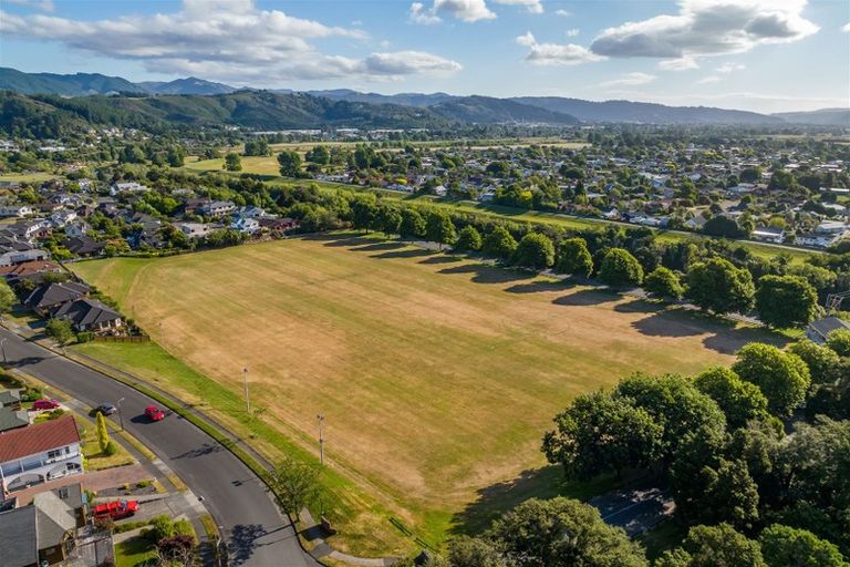 Photo of property in 1/21 Roband Crescent, Brown Owl, Upper Hutt, 5018