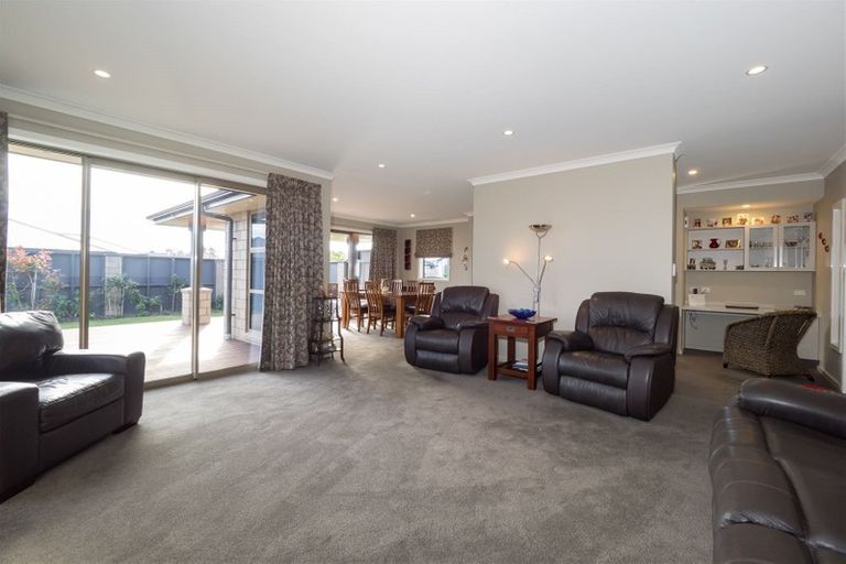 Photo of property in 17 Whiteoak Grove, Tinwald, Ashburton, 7700