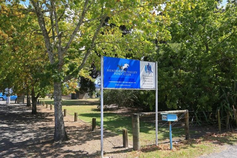 Photo of property in 2/201 Henderson Valley Road, Henderson, Auckland, 0612