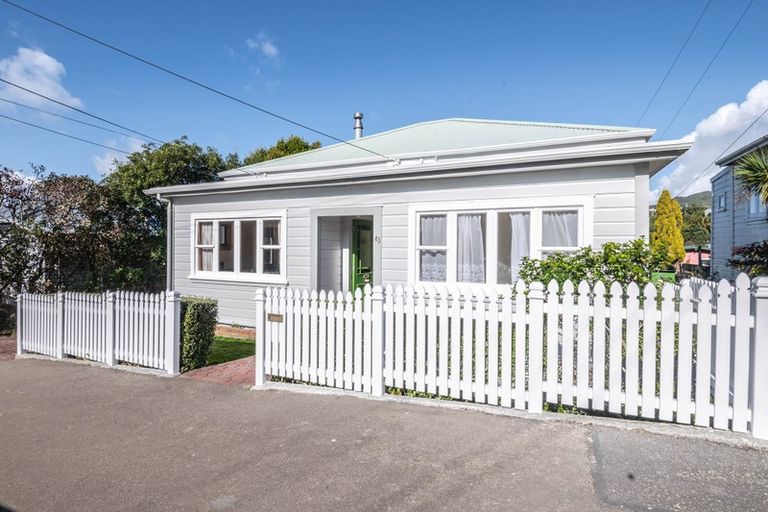 Photo of property in 43 Ironside Road, Johnsonville, Wellington, 6037