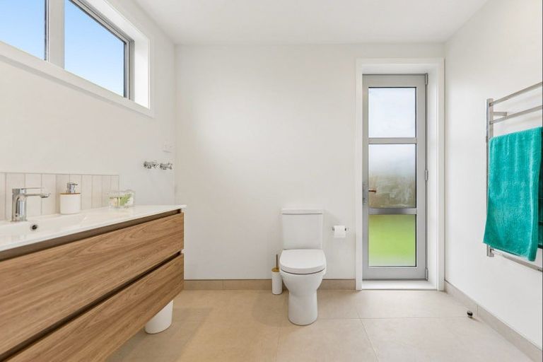 Photo of property in 3/28 Chartwell Avenue, Glenfield, Auckland, 0629