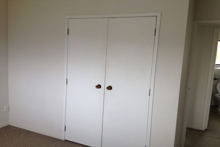 Photo of property in 2/69 Orams Road, Hillpark, Auckland, 2102