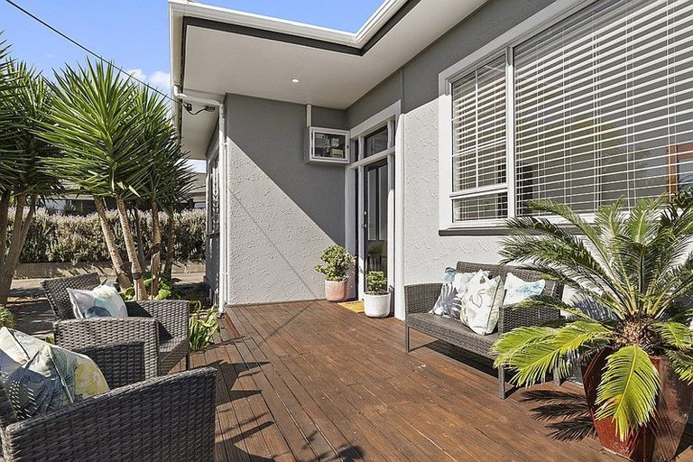 Photo of property in 22 Sackville Street, Fitzroy, New Plymouth, 4312