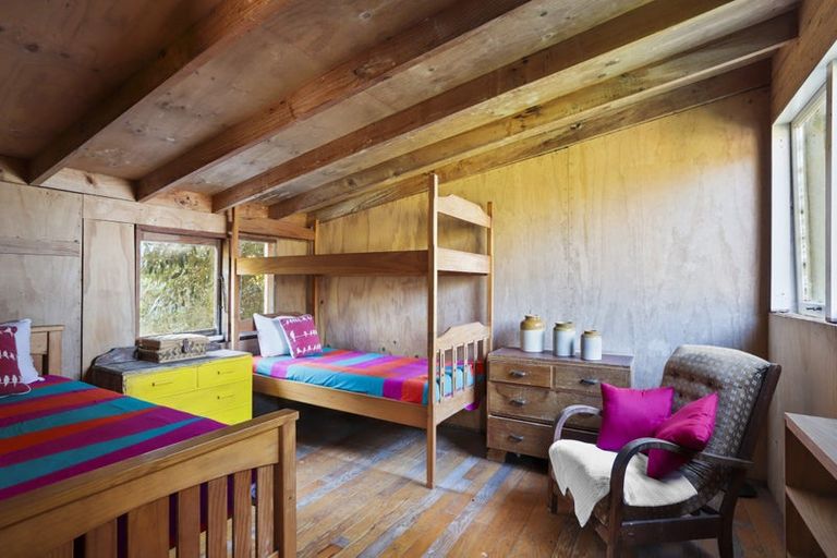 Photo of property in 620 South Titirangi Road, Titirangi, Auckland, 0604