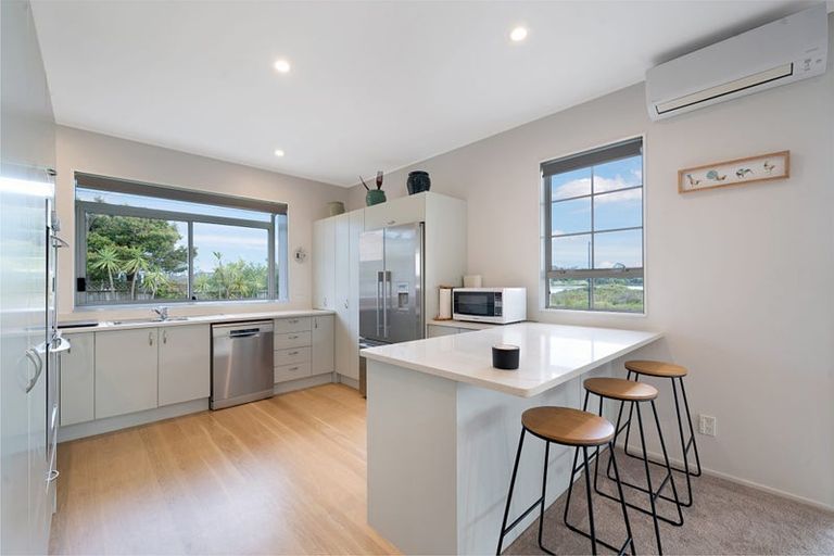 Photo of property in 50 Settlers Grove, Orewa, 0931