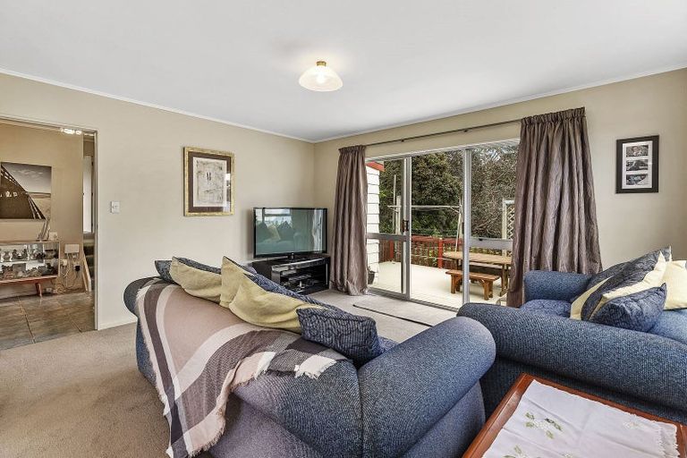 Photo of property in 15 Woolwich Close, Whitby, Porirua, 5024