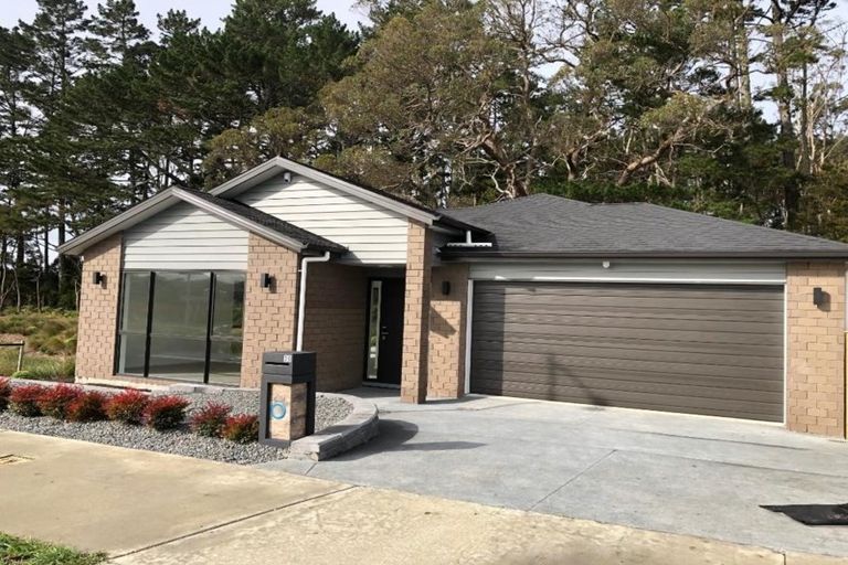 Photo of property in 30 Konoba Avenue, Kumeu, 0810