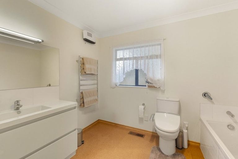 Photo of property in 51 Kotare Street, Waikanae, 5036