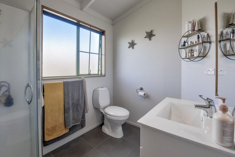 Photo of property in 16 Donald Street, Stanmore Bay, Whangaparaoa, 0932