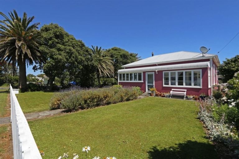 Photo of property in 72 King Street, Opunake, 4616