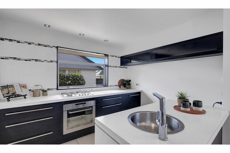 Photo of property in 56 Greendale Avenue, Avonhead, Christchurch, 8042
