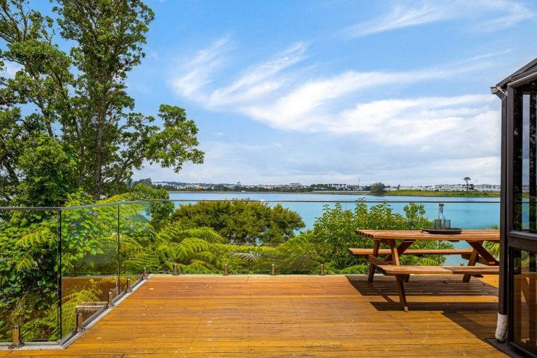 Photo of property in 27 Ferry Parade, Herald Island, Auckland, 0618