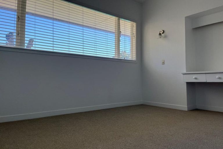 Photo of property in 27 Walpole Avenue, Hillpark, Auckland, 2102
