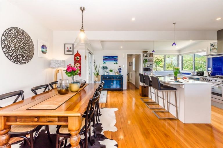 Photo of property in 11 Kotare Street, Waikanae, 5036