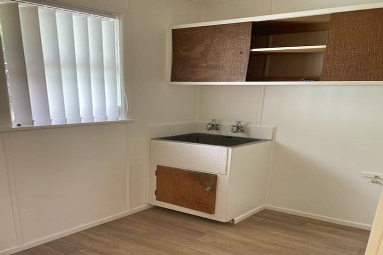 Photo of property in 14 Mcclintock Road, Massey, Auckland, 0614