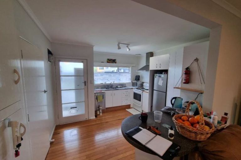 Photo of property in 4/134 Onewa Road, Northcote, Auckland, 0627