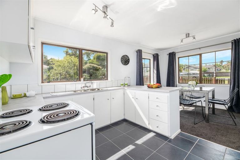 Photo of property in 11 Kellett Road, Ranui, Auckland, 0612