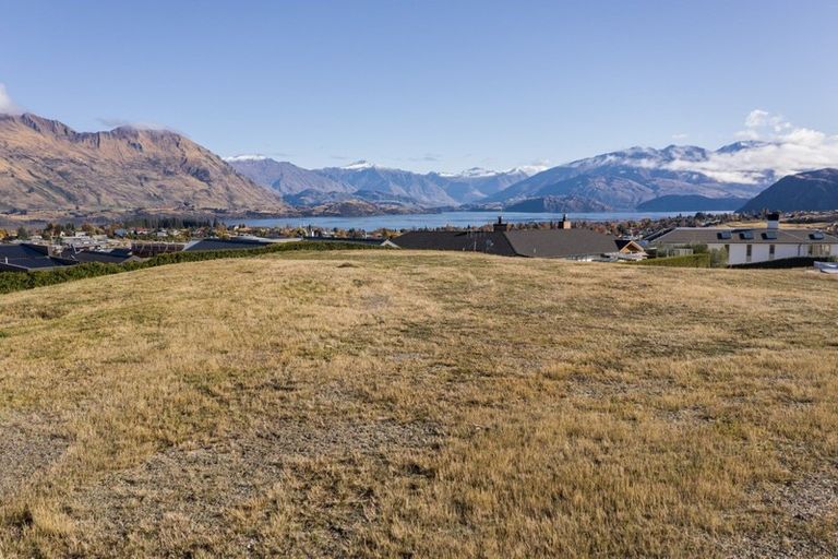 Photo of property in 10 Mataraki Place, Wanaka, 9305