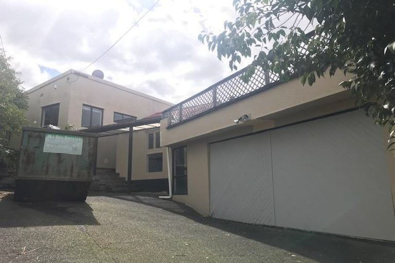 Photo of property in 2/11 Korotaha Terrace, Rothesay Bay, Auckland, 0630