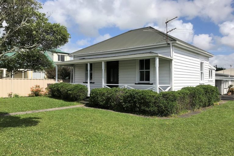 Photo of property in 1/4 Albert Street, Pukekohe, 2120